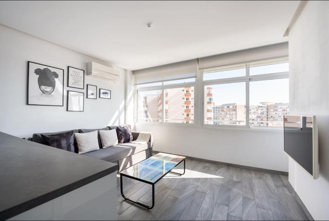 The Black&White Apartment Torremolinos Exterior photo